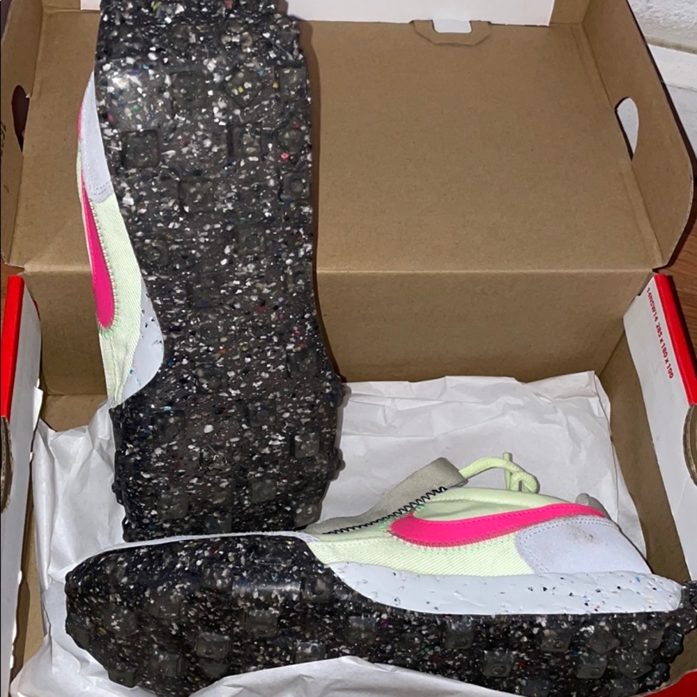 Nike - Picture 4 of 4